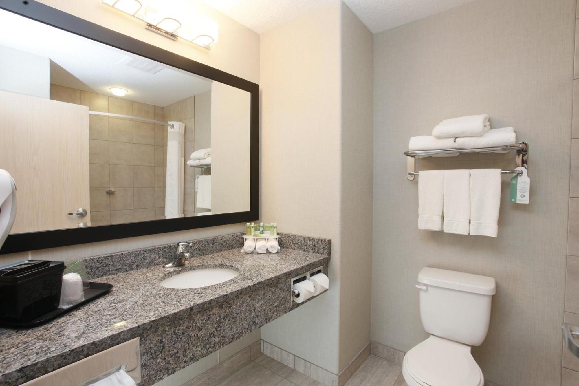 Holiday Inn Express Fort St John By Ihg Fort St. John Esterno foto