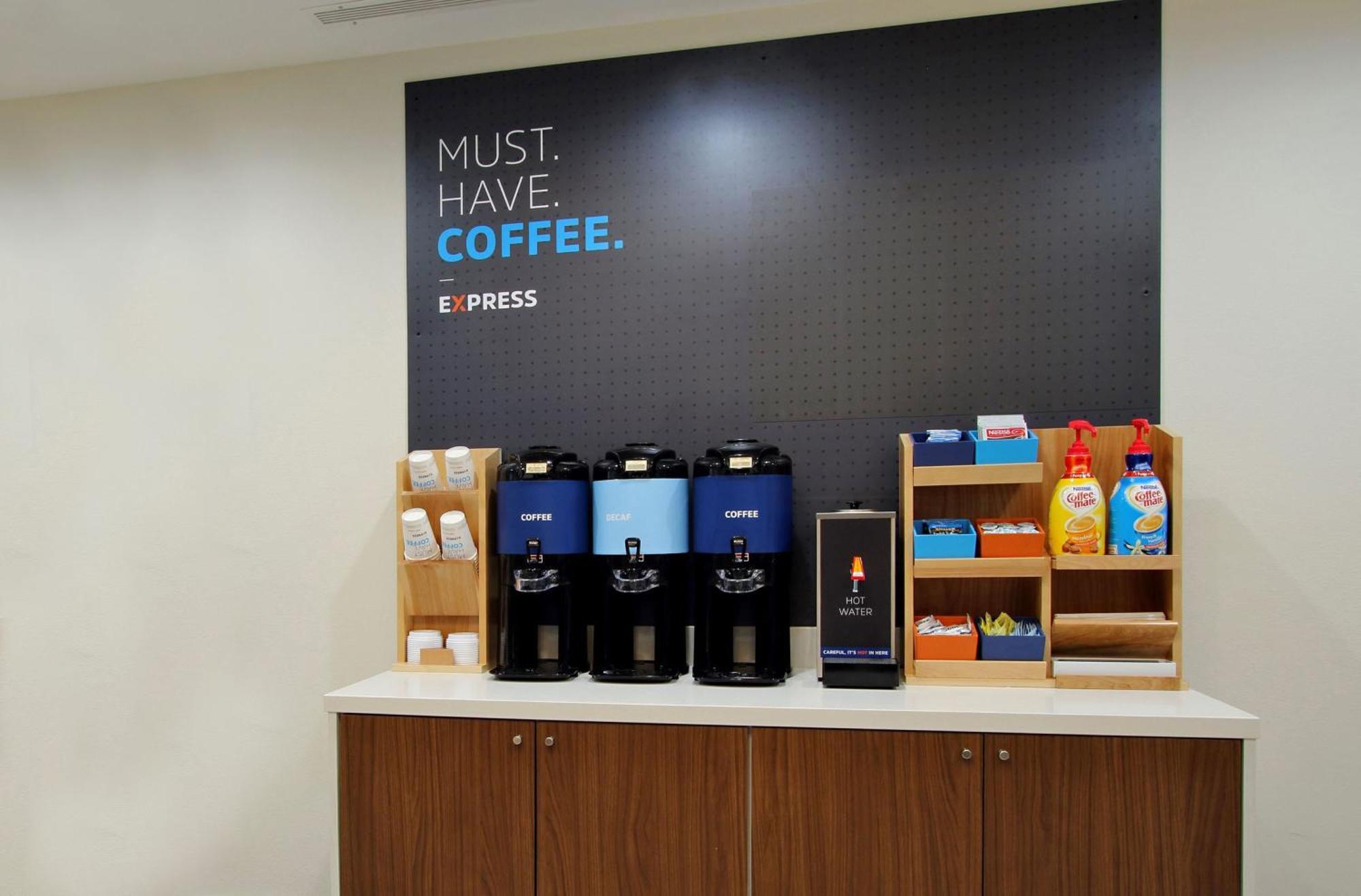 Holiday Inn Express Fort St John By Ihg Fort St. John Esterno foto