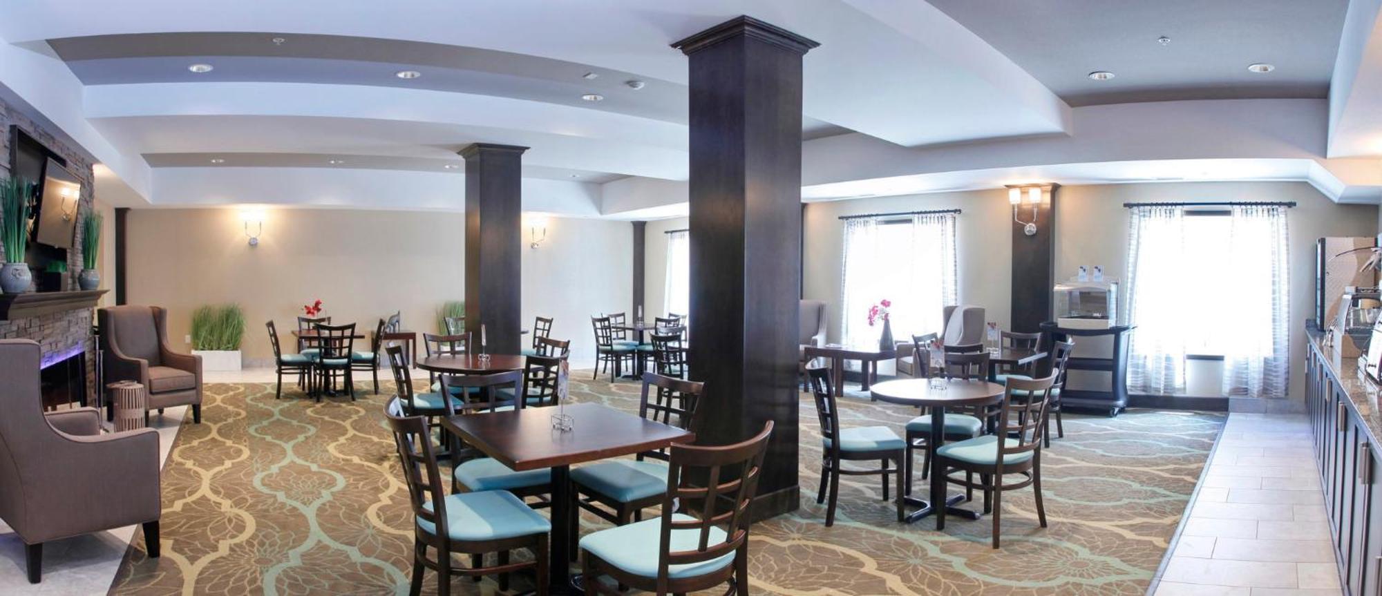 Holiday Inn Express Fort St John By Ihg Fort St. John Esterno foto