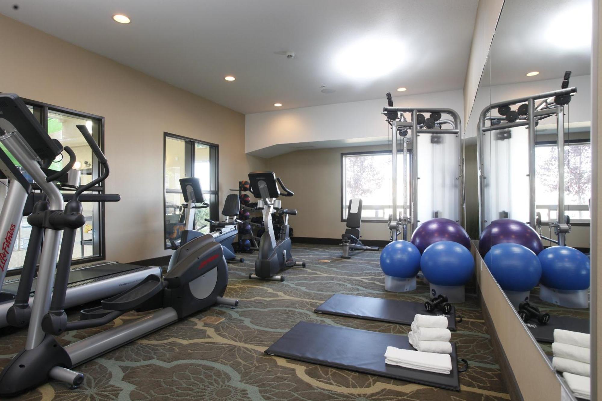 Holiday Inn Express Fort St John By Ihg Fort St. John Esterno foto