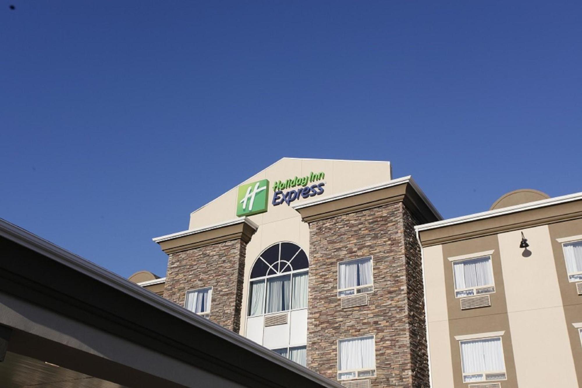 Holiday Inn Express Fort St John By Ihg Fort St. John Esterno foto