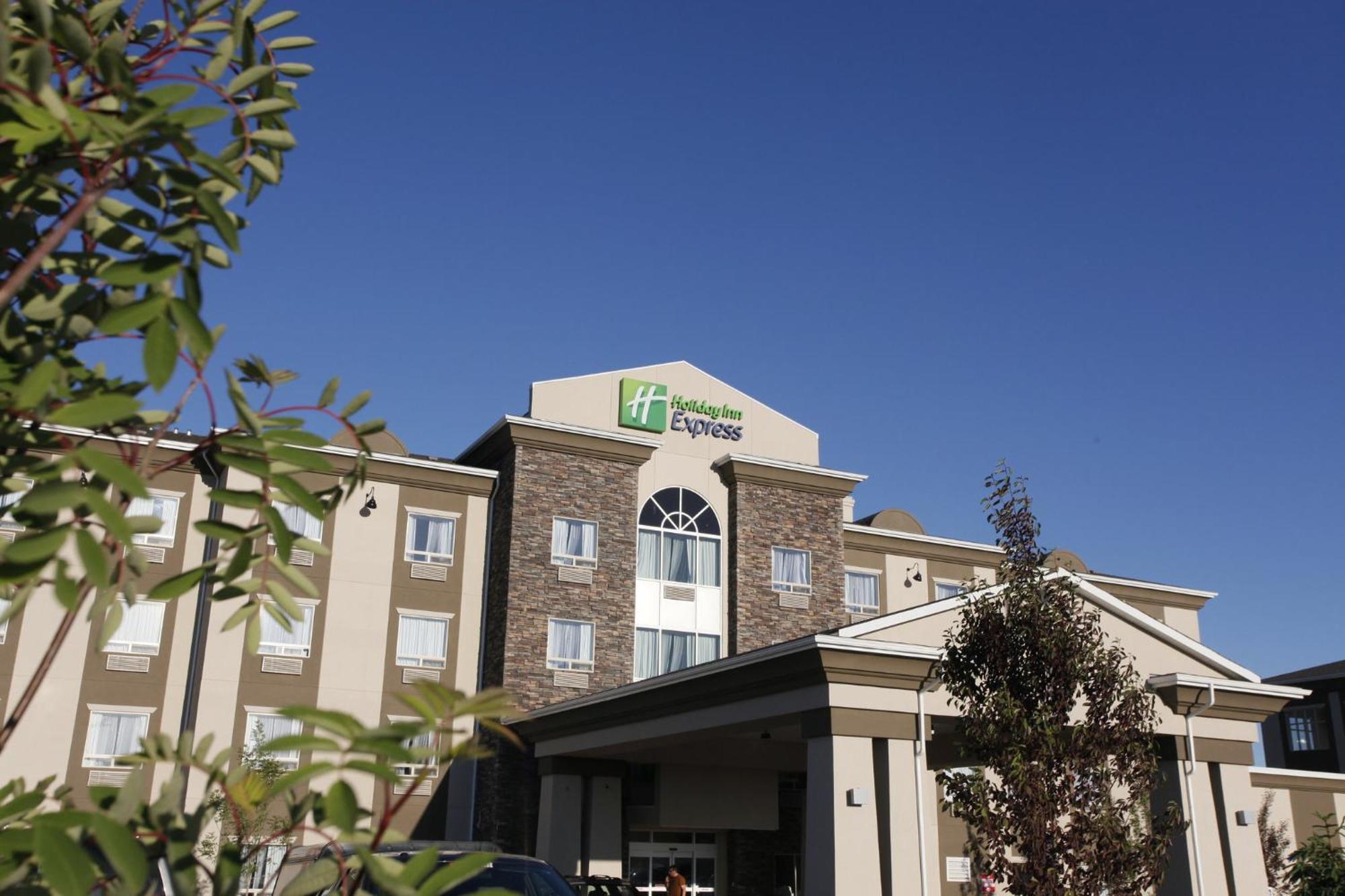 Holiday Inn Express Fort St John By Ihg Fort St. John Esterno foto
