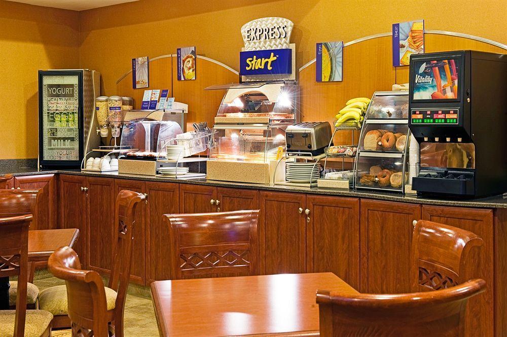 Holiday Inn Express Fort St John By Ihg Fort St. John Esterno foto