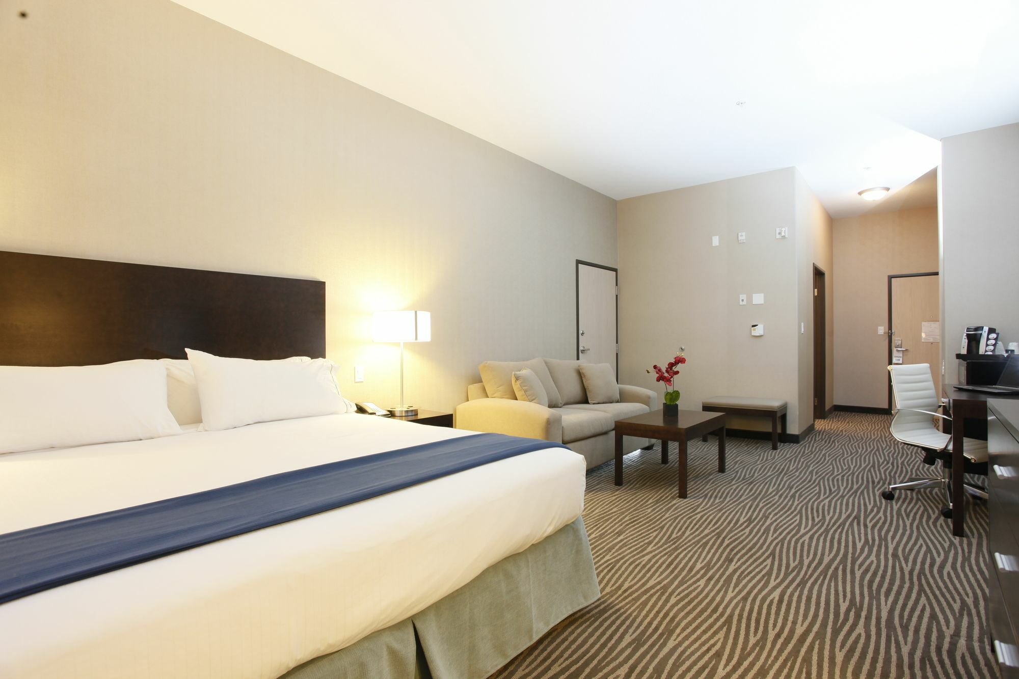 Holiday Inn Express Fort St John By Ihg Fort St. John Esterno foto