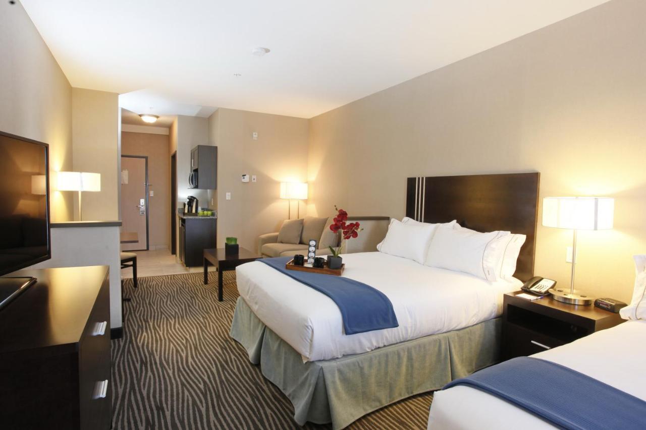 Holiday Inn Express Fort St John By Ihg Fort St. John Esterno foto